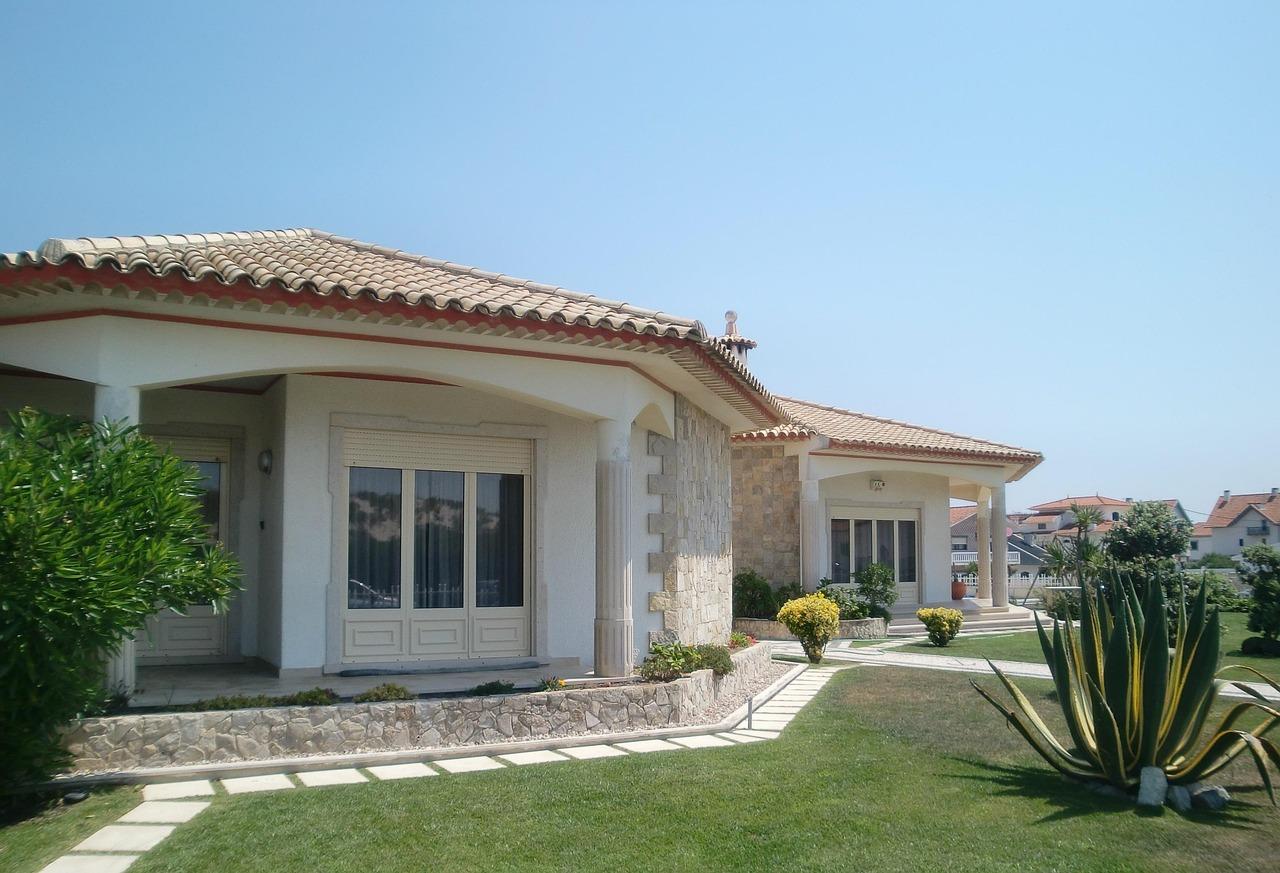 Huuuuge villa